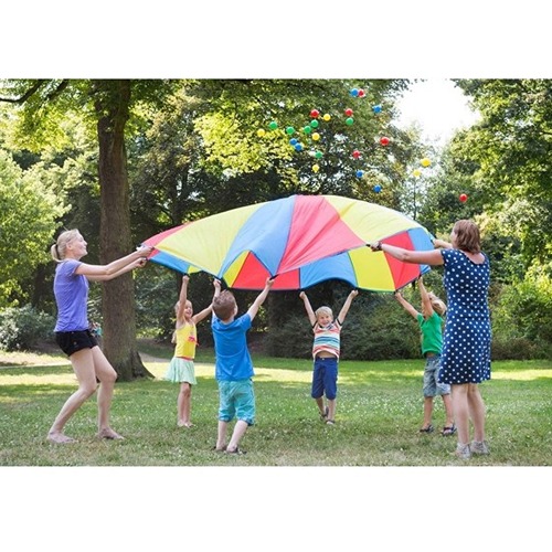 bs-toys-parachute-teamspel-kinderen BS Toys buitenspeelgoed parachute spel voor kinderen vanaf 4 jaar