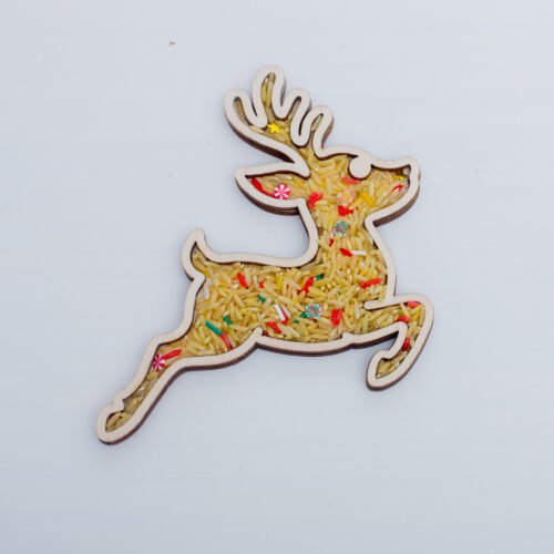 duurzaam-houten-vultray-rendier-leuk-met-letters-rijst-het-speellab.jpg close-up houten vultray rendier voor open-einde spel