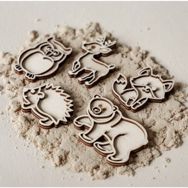 Sensorisch spel met bosdieren vulvormen en kinetisch zand