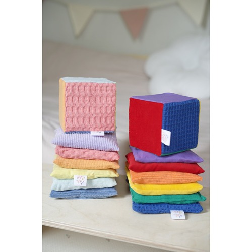 sensory-bean-bag-roze-pastel-regenboog Pittenzak regenboog en pastel regenboog sensory bean bag van Pit and Play