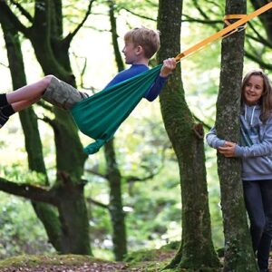 hape-pocket-swing-zakschommel-draagbare-schommel-het-speellab Hape Pocket Swing draagbare zakschommel voor kinderen – ideaal buitenspeelgoed bij het Speellab