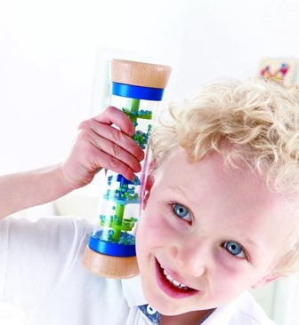 Hape Regenmaker blauw verkrijgbaar bij Het Speellab – zintuiglijk geluidsspeelgoed