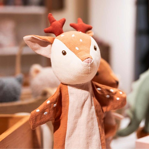 egmonttoys-handpop-hertenkalf-hetspeellab Clos-up van handpop hertenkalf egmont toys verkrijgbaar bij Het Speellab