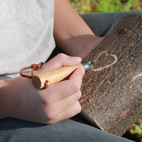 Creatief houtsnijgereedschap voor kleine avonturiers