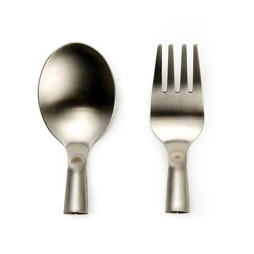 close up van eigen lepel en vork met creatieve set