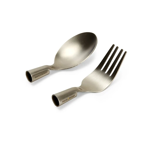lepel en vork met creatieve set met stokjes als handvat.